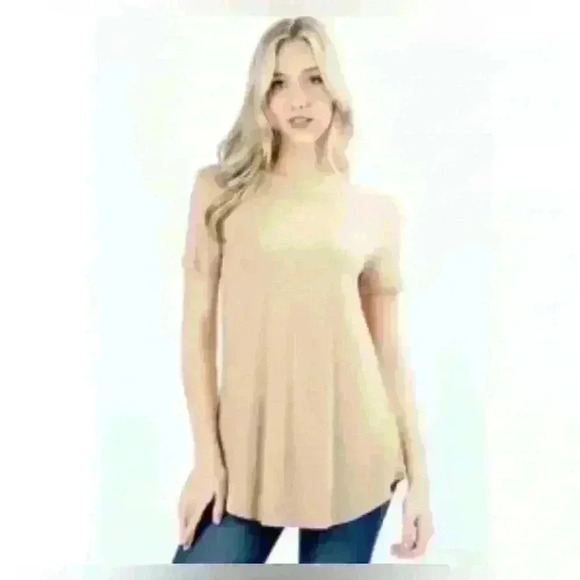 Zenana premium  shortsleeved round neck round hem top in light pink size medium - Picture 1 of 8